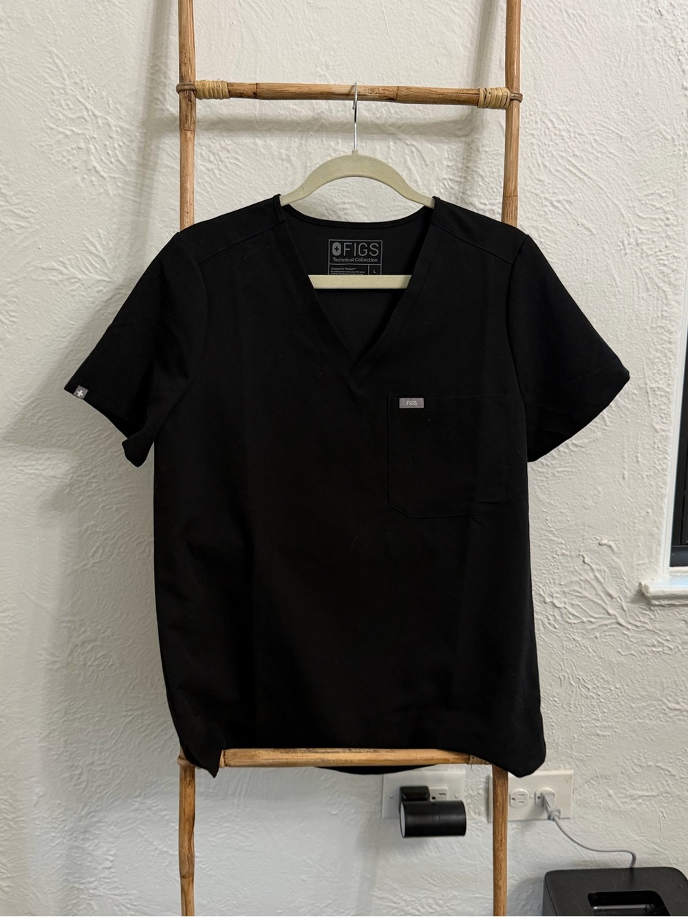 Women’s Figs Catarina top in black